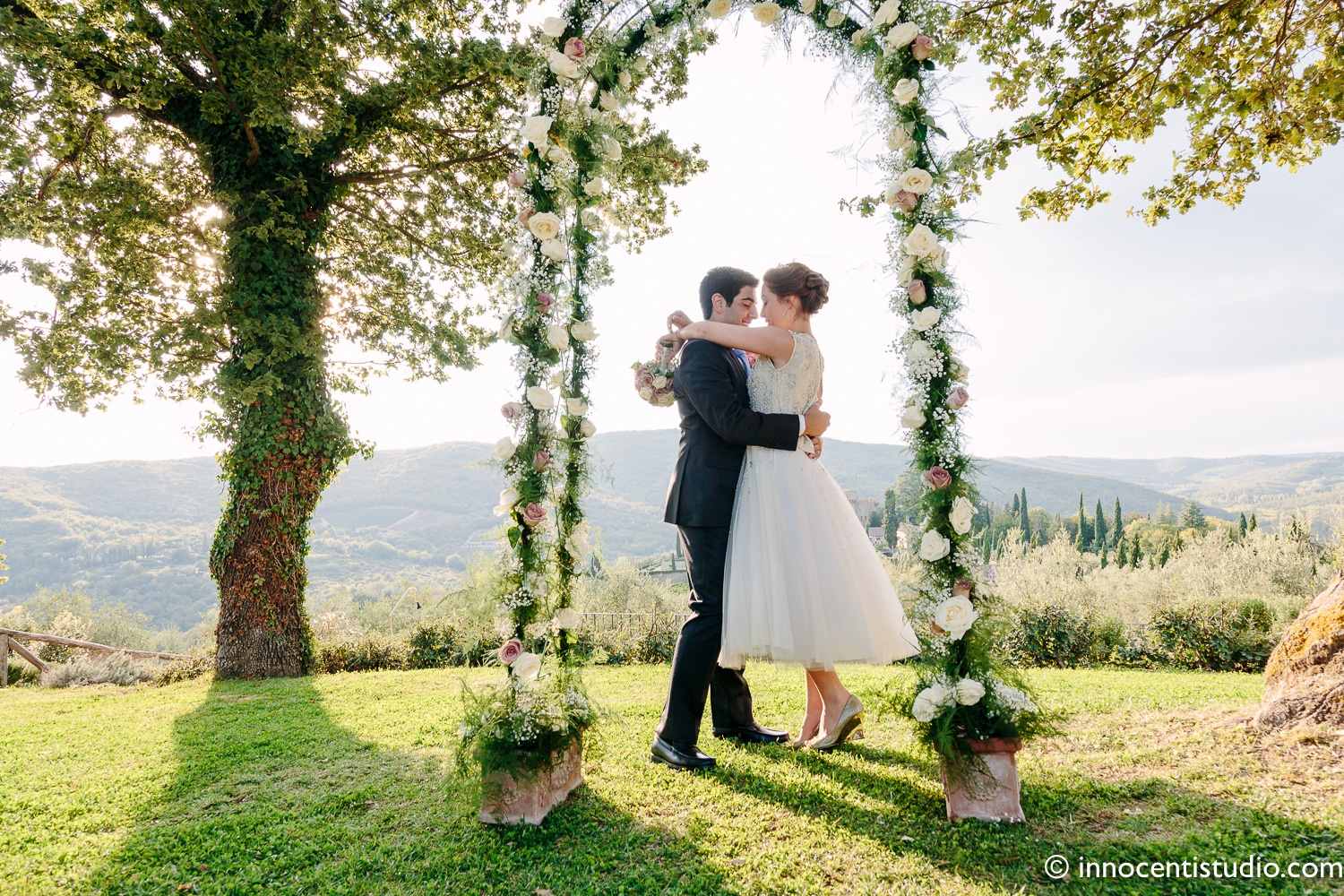 wedding ceremony officiant in tuscany